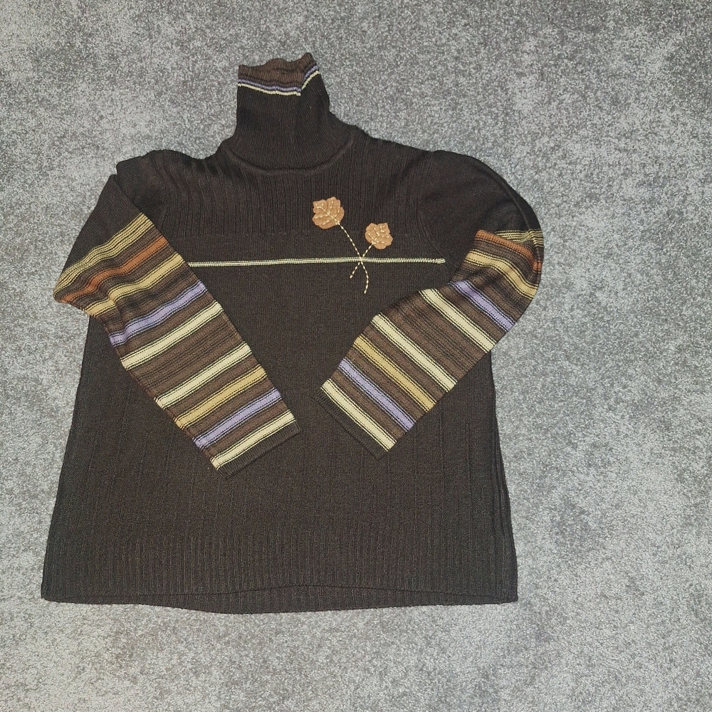 Elegant Floral Embroidered Turtleneck Sweater**